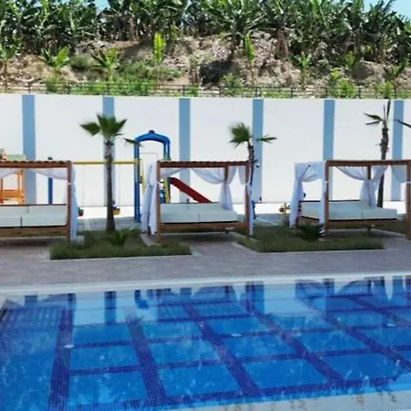 Sea View, Huge Swimming Pool Apartament