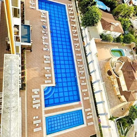 Sea View, Huge Swimming Pool Apartament Alanya