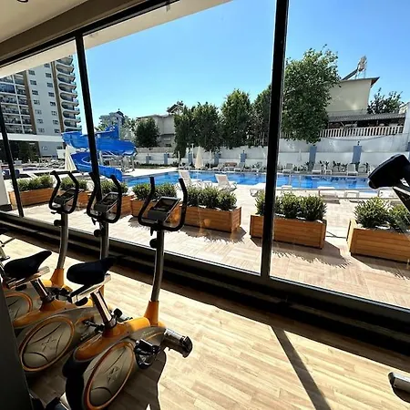 Sea View, Huge Swimming Pool Apartament Alanya