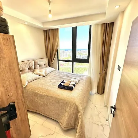 Sea View, Huge Swimming Pool Apartment